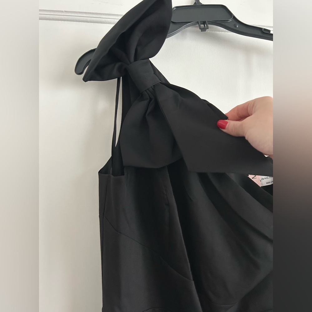 Elegant Black Sleeveless Dress - Picture 7 of 10